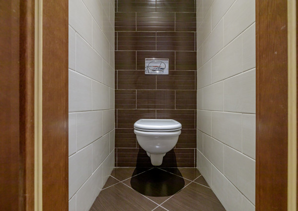 PREDAJ- MODERNÝ- 3IZBOVÝ BYT- PARKOVACIE MIESTO-STARÉ MESTO