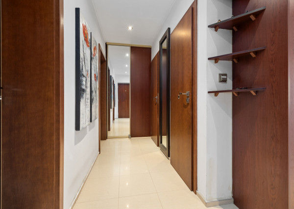 PREDAJ- MODERNÝ- 3IZBOVÝ BYT- PARKOVACIE MIESTO-STARÉ MESTO