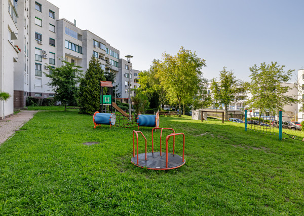 PREDAJ- MODERNÝ- 3IZBOVÝ BYT- PARKOVACIE MIESTO-STARÉ MESTO