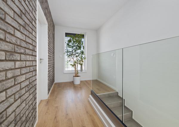 PRENÁJOM- 4-IZBOVÝ MODERNÝ- RODINNÝ DOM- MALINOVO/ TRI VODY