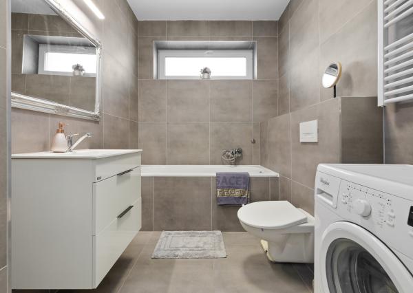 PRENÁJOM- 4-IZBOVÝ MODERNÝ- RODINNÝ DOM- MALINOVO/ TRI VODY