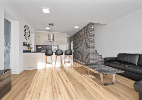 PRENÁJOM- 4-IZBOVÝ MODERNÝ- RODINNÝ DOM- MALINOVO/ TRI VODY