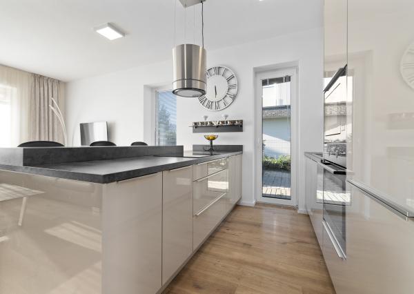 PRENÁJOM- 4-IZBOVÝ MODERNÝ- RODINNÝ DOM- MALINOVO/ TRI VODY