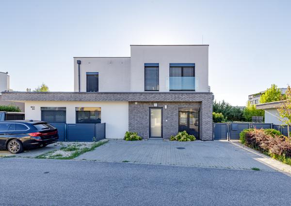 PRENÁJOM- 4-IZBOVÝ MODERNÝ- RODINNÝ DOM- MALINOVO/ TRI VODY