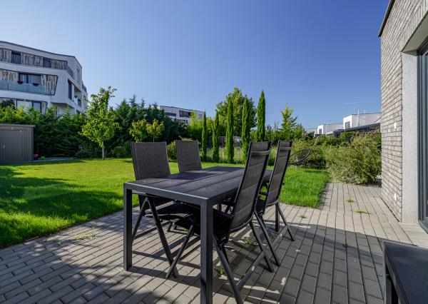 PRENÁJOM- 4-IZBOVÝ MODERNÝ- RODINNÝ DOM- MALINOVO/ TRI VODY