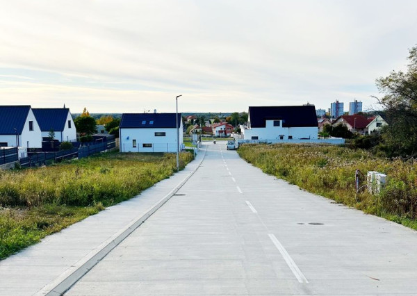 EXKLUZÍVNY STAVEBNÝ POZEMOK V NAJPRESTÍŽNEJŠEJ ČASTI STUPAVY 