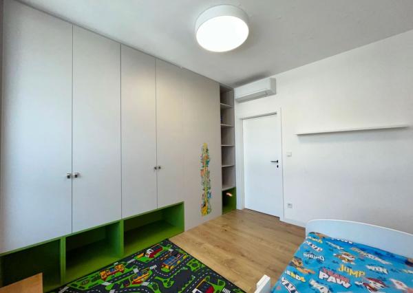 OFF PONUKA - LUXUSNÝ PENTHOUSE - PANORAMATICKÝ VÝHĽAD- TERASA- 4-IZBOVÝ - KOLIBA