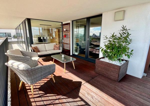 OFF PONUKA - LUXUSNÝ PENTHOUSE - PANORAMATICKÝ VÝHĽAD- TERASA- 4-IZBOVÝ - KOLIBA