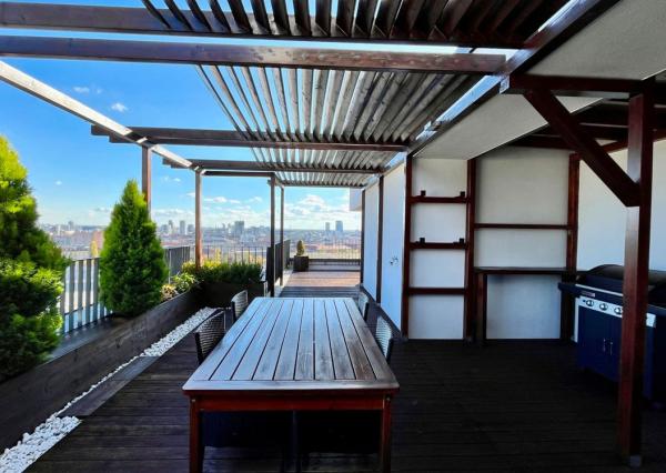 OFF PONUKA - LUXUSNÝ PENTHOUSE - PANORAMATICKÝ VÝHĽAD- TERASA- 4-IZBOVÝ - KOLIBA