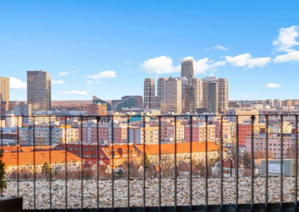 OFF PONUKA - LUXUSNÝ PENTHOUSE - PANORAMATICKÝ VÝHĽAD- TERASA- 4-IZBOVÝ - KOLIBA