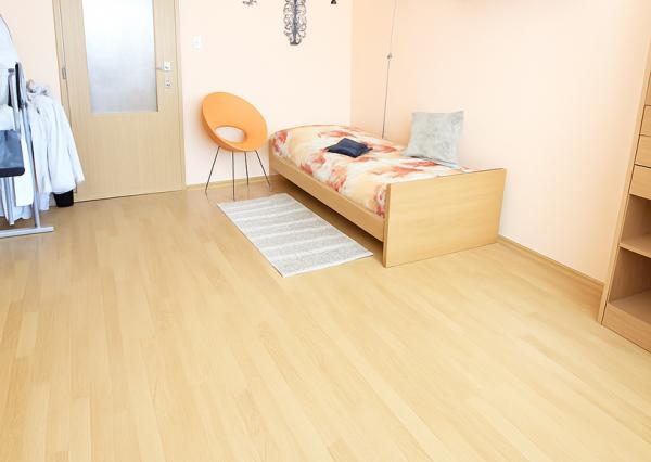 OFF PONUKA - SLNEČNÝ 2-IZBOVÝ BYT – MOŽNOSŤ 3 IZIEB- RAČA –KRASŇANY