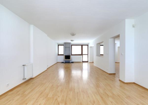 OFF PONUKA - PRIESTRANNÝ 8-IZBOVÝ DOM – TICHÁ VILOVÁ ŠTVRŤ – MOŽNOSŤ 2 BYTOVÝCH JEDNOTIEK – DÚBRAVKA