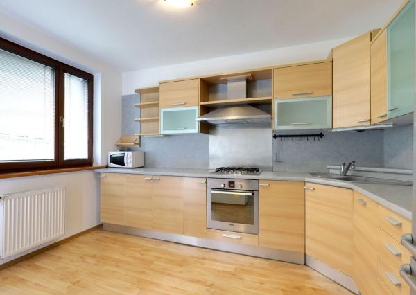 OFF PONUKA - PRIESTRANNÝ 8-IZBOVÝ DOM – TICHÁ VILOVÁ ŠTVRŤ – MOŽNOSŤ 2 BYTOVÝCH JEDNOTIEK – DÚBRAVKA