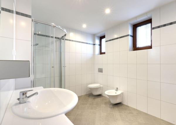 OFF PONUKA - PRIESTRANNÝ 8-IZBOVÝ DOM – TICHÁ VILOVÁ ŠTVRŤ – MOŽNOSŤ 2 BYTOVÝCH JEDNOTIEK – DÚBRAVKA