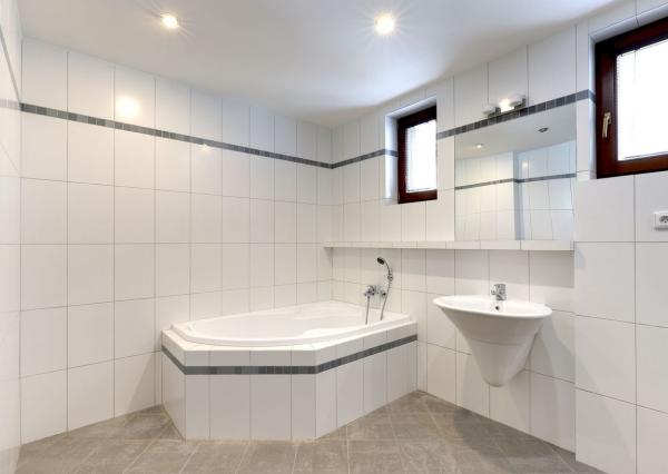 OFF PONUKA - PRIESTRANNÝ 8-IZBOVÝ DOM – TICHÁ VILOVÁ ŠTVRŤ – MOŽNOSŤ 2 BYTOVÝCH JEDNOTIEK – DÚBRAVKA