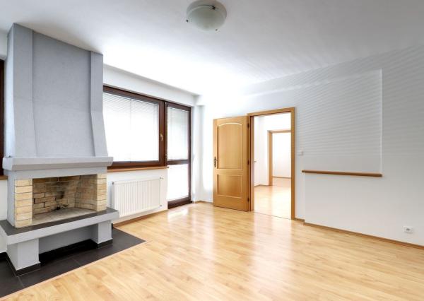 OFF PONUKA - PRIESTRANNÝ 8-IZBOVÝ DOM – TICHÁ VILOVÁ ŠTVRŤ – MOŽNOSŤ 2 BYTOVÝCH JEDNOTIEK – DÚBRAVKA