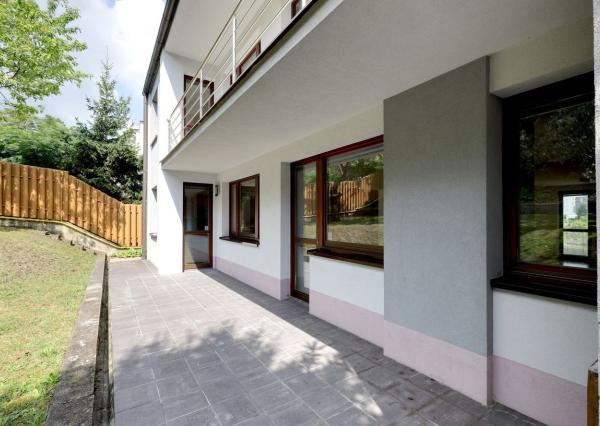 OFF PONUKA - PRIESTRANNÝ 8-IZBOVÝ DOM – TICHÁ VILOVÁ ŠTVRŤ – MOŽNOSŤ 2 BYTOVÝCH JEDNOTIEK – DÚBRAVKA