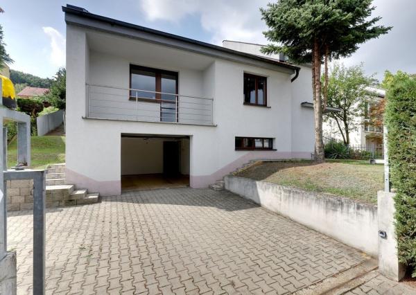 OFF PONUKA - PRIESTRANNÝ 8-IZBOVÝ DOM – TICHÁ VILOVÁ ŠTVRŤ – MOŽNOSŤ 2 BYTOVÝCH JEDNOTIEK – DÚBRAVKA