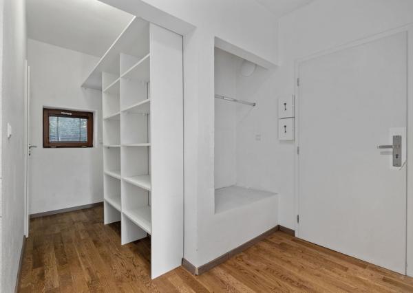 PREDAJ- INVESTIČNÝ- 5- IZBOVÝ- DOM- S BAZÉNOM- KARLOVÁ VES- BRATISLAVA 