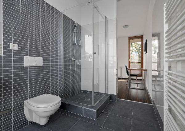 PREDAJ- INVESTIČNÝ- 5- IZBOVÝ- DOM- S BAZÉNOM- KARLOVÁ VES- BRATISLAVA 