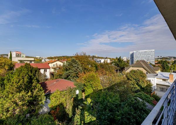 PREDAJ- INVESTIČNÝ- 5- IZBOVÝ- DOM- S BAZÉNOM- KARLOVÁ VES- BRATISLAVA 