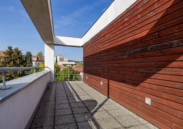 PREDAJ- INVESTIČNÝ- 5- IZBOVÝ- DOM- S BAZÉNOM- KARLOVÁ VES- BRATISLAVA 