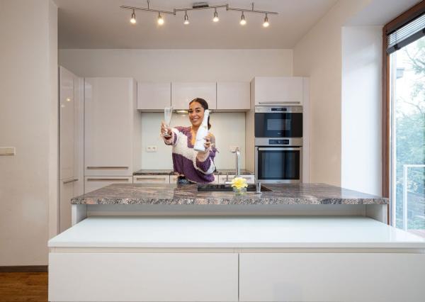 PREDAJ- INVESTIČNÝ- 5- IZBOVÝ- DOM- S BAZÉNOM- KARLOVÁ VES- BRATISLAVA 