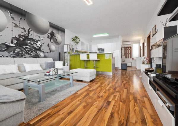 BE.LIVE COMPANY- PREDAJ- KRÁSNY VEĽKOMETRÁŽNY 2i BYT- S GARÁŽOVÝM STÁTÍM A PIVNICOU