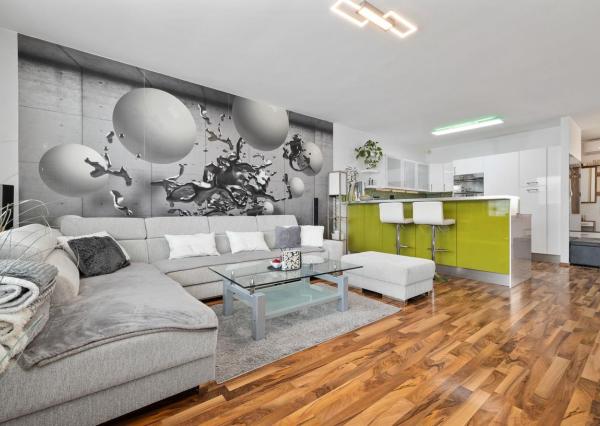 BE.LIVE COMPANY- PREDAJ- KRÁSNY VEĽKOMETRÁŽNY 2i BYT- S GARÁŽOVÝM STÁTÍM A PIVNICOU