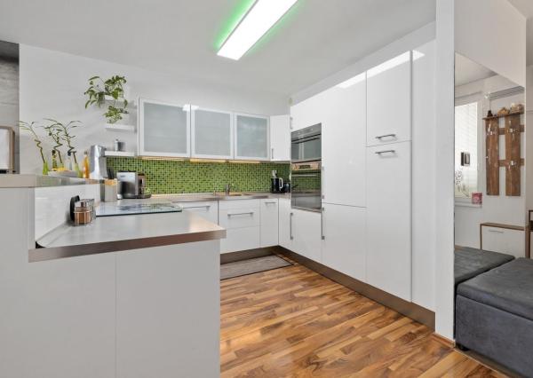 BE.LIVE COMPANY- PREDAJ- KRÁSNY VEĽKOMETRÁŽNY 2i BYT- S GARÁŽOVÝM STÁTÍM A PIVNICOU