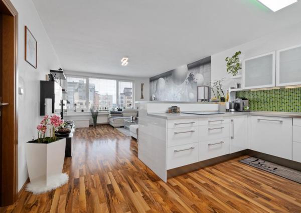 BE.LIVE COMPANY- PREDAJ- KRÁSNY VEĽKOMETRÁŽNY 2i BYT- S GARÁŽOVÝM STÁTÍM A PIVNICOU