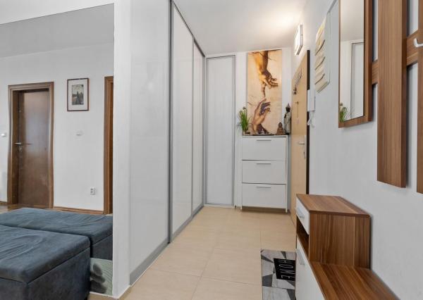 BE.LIVE COMPANY- PREDAJ- KRÁSNY VEĽKOMETRÁŽNY 2i BYT- S GARÁŽOVÝM STÁTÍM A PIVNICOU