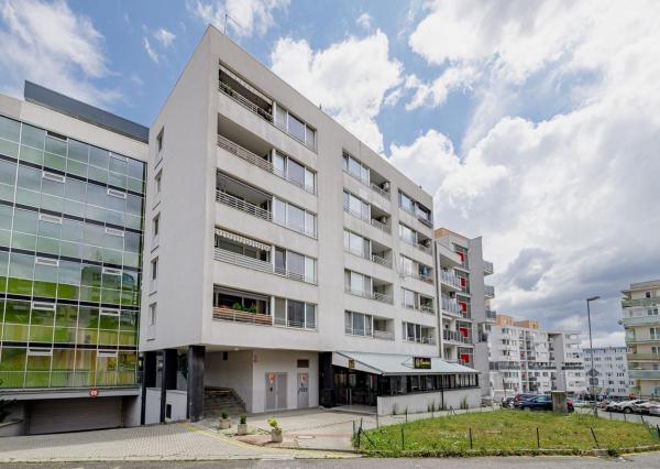 BE.LIVE COMPANY- PREDAJ- KRÁSNY VEĽKOMETRÁŽNY 2i BYT- S GARÁŽOVÝM STÁTÍM A PIVNICOU