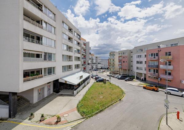 BE.LIVE COMPANY- PREDAJ- KRÁSNY VEĽKOMETRÁŽNY 2i BYT- S GARÁŽOVÝM STÁTÍM A PIVNICOU