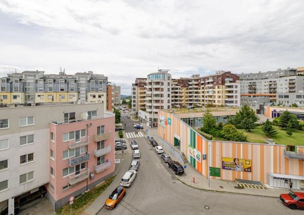 BE.LIVE COMPANY- PREDAJ- KRÁSNY VEĽKOMETRÁŽNY 2i BYT- S GARÁŽOVÝM STÁTÍM A PIVNICOU