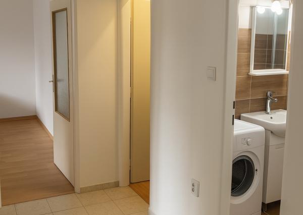 OFF PONUKA PRIESTRANNÝ  2-IZBOVÝ BYT S BALKÓNOM – BRATISLAVA, NOVÉ MESTO – NOBELOVA