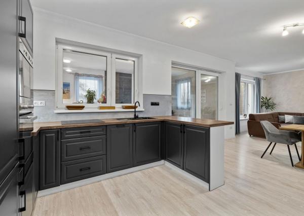 BE.LIVE COMPANY- NA PREDAJ- ELEGANTNÝ- 3-IZBOVÝ BYT- PREMENENÝ- NA PRIESTRANNÝ- MODERNÝ- 2-IZBOVÝ- SO ZÁHRADOU- MALÝ BIEL