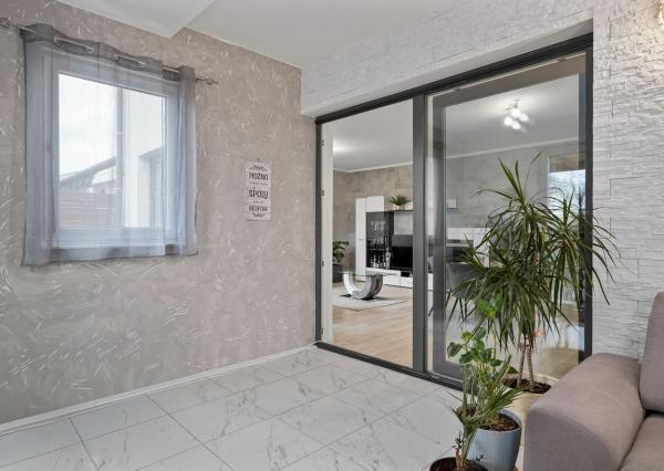 BE.LIVE COMPANY- NA PREDAJ- ELEGANTNÝ- 3-IZBOVÝ BYT- PREMENENÝ- NA PRIESTRANNÝ- MODERNÝ- 2-IZBOVÝ- SO ZÁHRADOU- MALÝ BIEL