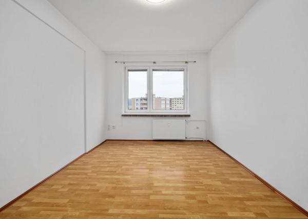 BE.LIVE COMPANY - NA PREDAJ - NADŠTANDARDNE VEĽKÝ 1-IZBOVÝ BYT S BALKÓNOM – SKVELÁ DISPOZÍCIA A NÁDHERNÝ VÝHĽAD