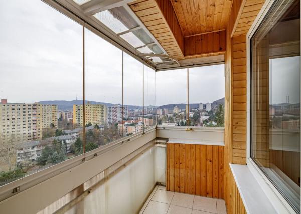 BE.LIVE COMPANY - NA PREDAJ - NADŠTANDARDNE VEĽKÝ 1-IZBOVÝ BYT S BALKÓNOM – SKVELÁ DISPOZÍCIA A NÁDHERNÝ VÝHĽAD