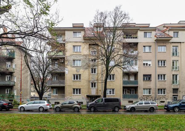 BE.LIVE COMPANY- NA PREDAJ- ÚTULNÝ- A- ZAUJÍMAVÝ- 2-IZBOVÝ- MEZANÍN- RUŽINOV- KOŠICKÁ ULICA 