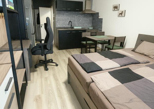 NA PREDAJ - 1-IZBOVÝ BYT S BALKÓNOM V PROJEKTE SLNEČNICE – KOMPLETNE ZARIADENÝ – KLIMATIZÁCIA – NOVOSTAVBA