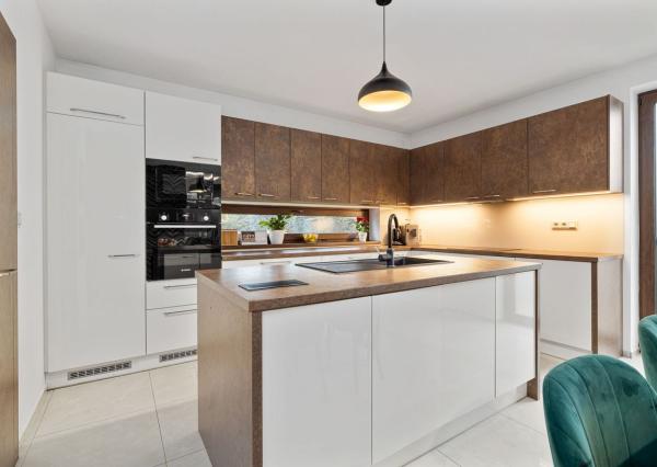 BE.LIVE COMPANY- PREDAJ- EXKLUZÍVNY- 5-IZBOVÝ DOM- EKOOSADA-  VEĽKÉ UĽANY