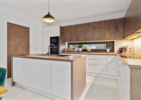 BE.LIVE COMPANY- PREDAJ- EXKLUZÍVNY- 5-IZBOVÝ DOM- EKOOSADA-  VEĽKÉ UĽANY