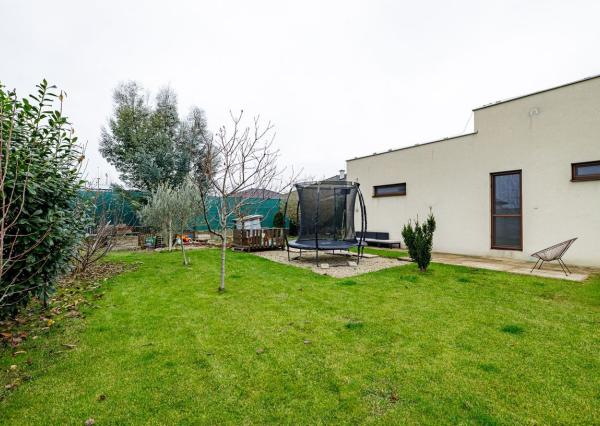 BE.LIVE COMPANY- PREDAJ- EXKLUZÍVNY- 5-IZBOVÝ DOM- EKOOSADA-  VEĽKÉ UĽANY