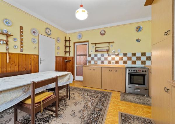 BE.LIVE COMPANY- NA PREDAJ- RODINNÝ DOM- S VEĽKORYSÝM POZEMKOM 2278m2- VLKY 