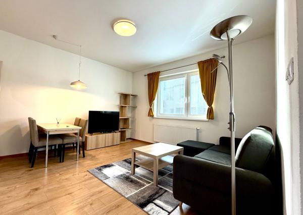 BE.LIVE COMPANY- PRENÁJOM- SVETLÝ- PRIESTRANNÝ- 3-IZBOVÝ BYT- STARÉ MESTO 