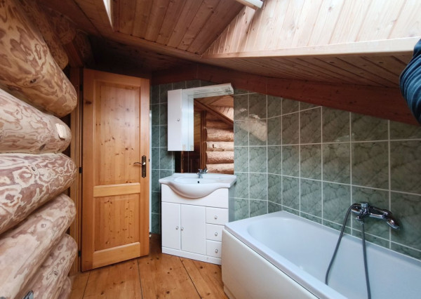 BE.LIVE COMPANY – NA PREDAJ – ORIGINÁLNY KANADSKÝ ZRUB – KRB, SAUNA - VEĽKORYSÝ POZEMOK PRI LESE - OBEC JAKUBOV 