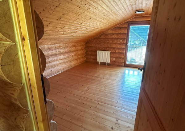 BE.LIVE COMPANY – NA PREDAJ – ORIGINÁLNY KANADSKÝ ZRUB – KRB, SAUNA - VEĽKORYSÝ POZEMOK PRI LESE - OBEC JAKUBOV 