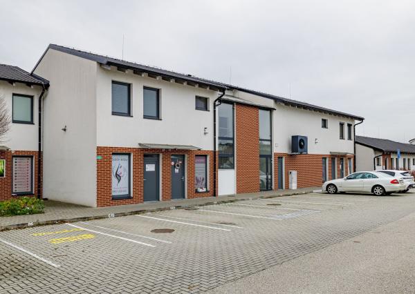 KRÁSNY- 2-IZBOVÝ BYT- NA PREDAJ- SO ZÁHRADOU-SENEC- MALÝ BIEL